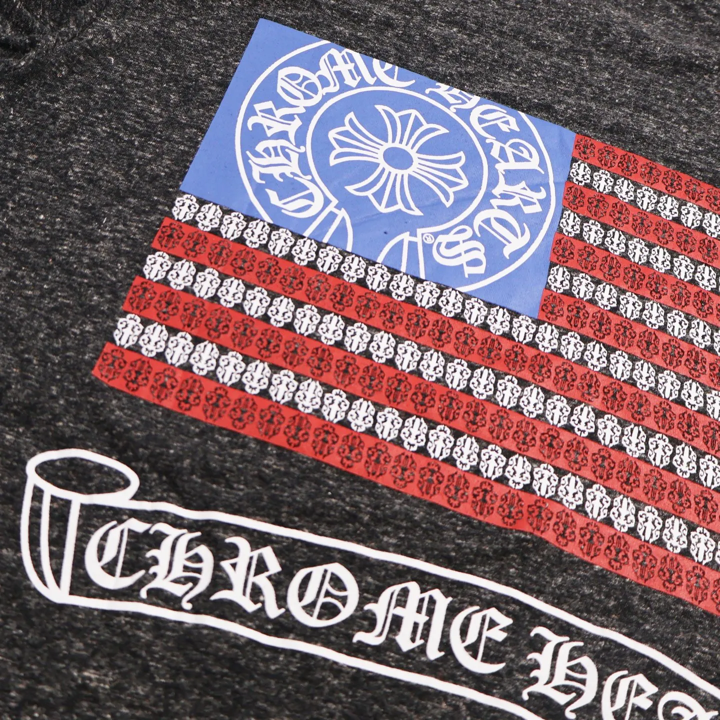 🅿️340 [Exclusive supply] CH Croix Heart Flag Printed Long Sleeve (Gray) The original version was purchased from Japan Osaka National Specialty School for 4500. The fabric is made of 230 grams of cotton. The printing adopts manual glue printing process. Customized auxiliary materials, produced by large manufacturers, are very demanding in workmanship, and the upper body is comfortable and natural. Size:S-M-L